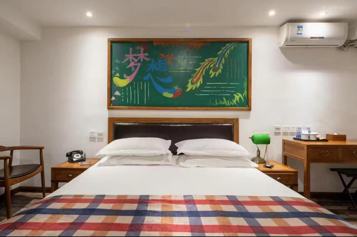 Nostalgia Hotel Beijing Guozijian Ghost Street - Near Beijing Lama Temple, Beihai Park, Jingshan Park, Drum Tower, Houhai Bar Street, Tian'Anmen Square, Located In Beijing Traditional Hutongs, 5 Minutes Away From Beixinqiao Metro Station Εξωτερικό φωτογραφία
