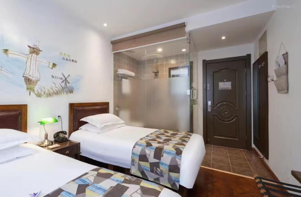 Nostalgia Hotel Beijing Guozijian Ghost Street - Near Beijing Lama Temple, Beihai Park, Jingshan Park, Drum Tower, Houhai Bar Street, Tian'Anmen Square, Located In Beijing Traditional Hutongs, 5 Minutes Away From Beixinqiao Metro Station Εξωτερικό φωτογραφία