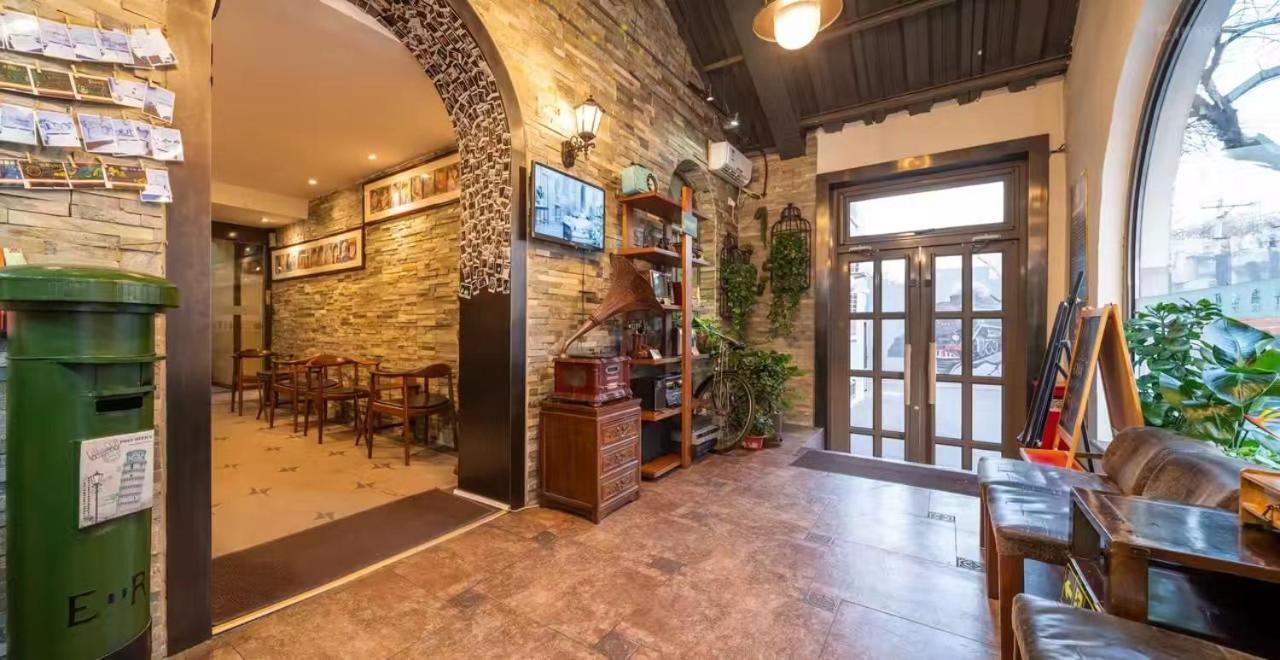 Nostalgia Hotel Beijing Guozijian Ghost Street - Near Beijing Lama Temple, Beihai Park, Jingshan Park, Drum Tower, Houhai Bar Street, Tian'Anmen Square, Located In Beijing Traditional Hutongs, 5 Minutes Away From Beixinqiao Metro Station Εξωτερικό φωτογραφία