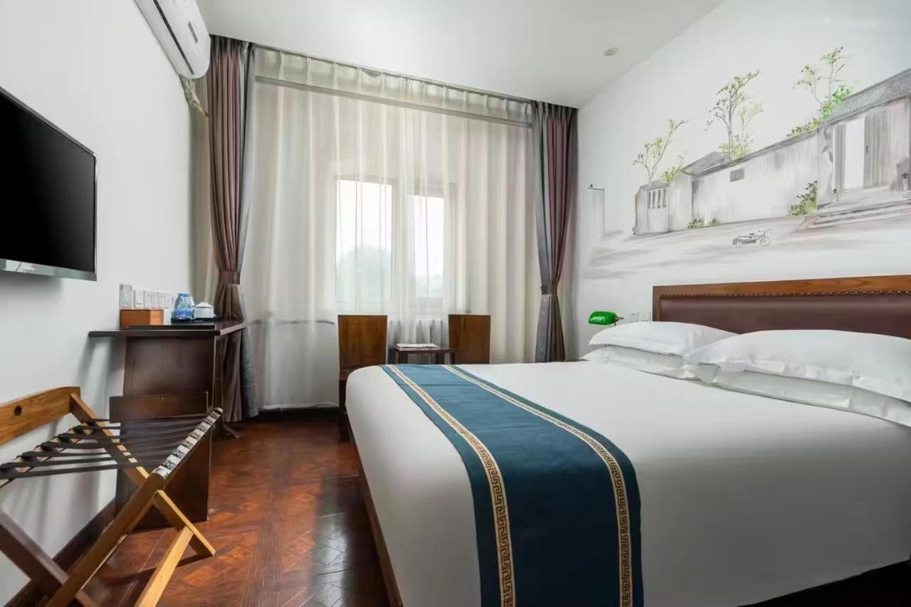 Nostalgia Hotel Beijing Guozijian Ghost Street - Near Beijing Lama Temple, Beihai Park, Jingshan Park, Drum Tower, Houhai Bar Street, Tian'Anmen Square, Located In Beijing Traditional Hutongs, 5 Minutes Away From Beixinqiao Metro Station Εξωτερικό φωτογραφία
