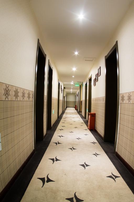 Nostalgia Hotel Beijing Guozijian Ghost Street - Near Beijing Lama Temple, Beihai Park, Jingshan Park, Drum Tower, Houhai Bar Street, Tian'Anmen Square, Located In Beijing Traditional Hutongs, 5 Minutes Away From Beixinqiao Metro Station Εξωτερικό φωτογραφία