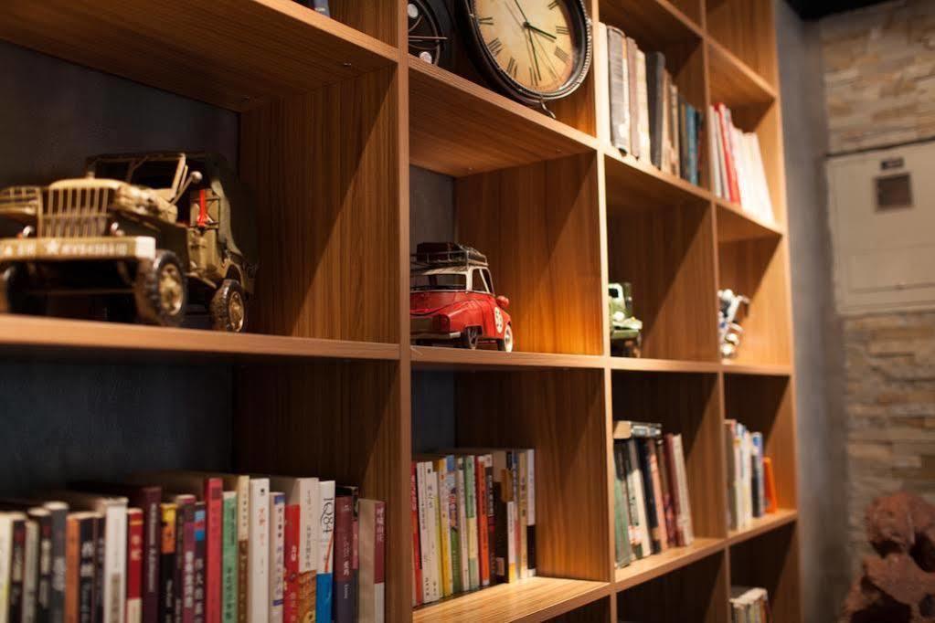 Nostalgia Hotel Beijing Guozijian Ghost Street - Near Beijing Lama Temple, Beihai Park, Jingshan Park, Drum Tower, Houhai Bar Street, Tian'Anmen Square, Located In Beijing Traditional Hutongs, 5 Minutes Away From Beixinqiao Metro Station Εξωτερικό φωτογραφία