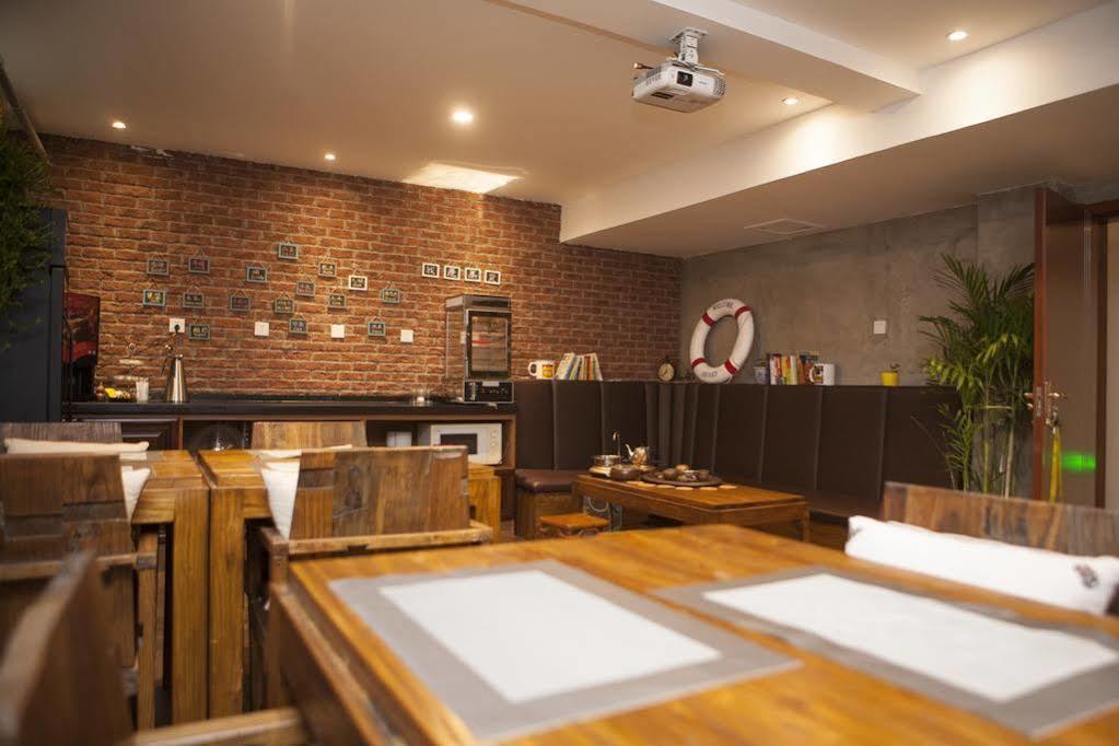 Nostalgia Hotel Beijing Guozijian Ghost Street - Near Beijing Lama Temple, Beihai Park, Jingshan Park, Drum Tower, Houhai Bar Street, Tian'Anmen Square, Located In Beijing Traditional Hutongs, 5 Minutes Away From Beixinqiao Metro Station Εξωτερικό φωτογραφία